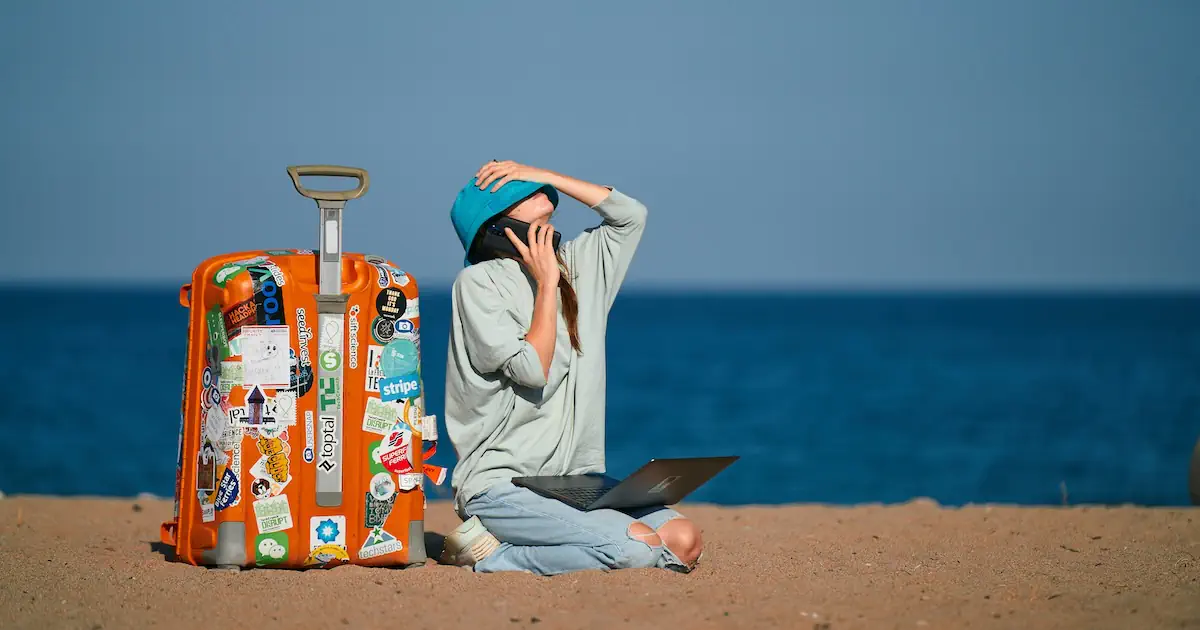 12 Simple Travel Ensembles for Staying Fashionable and Cozy